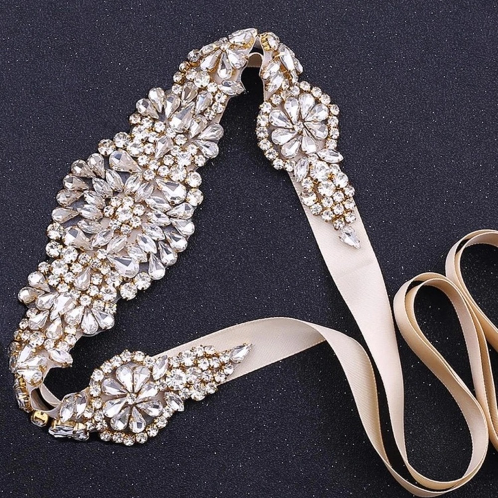 SHEIN Crystal Embellished Belt in Silver and Cream